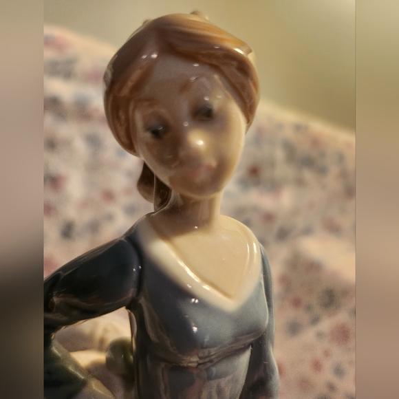 Lladro figurine, Girl with a Parasol, 1983 - Picture 4 of 5